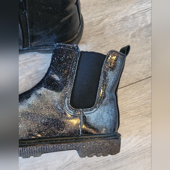 Steve Madden Big Girl's Cliche Glitter Chelsea Boots - Picture 4 of 9